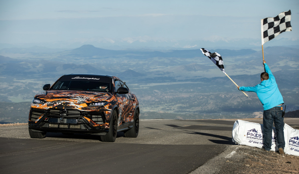 Дайджест дня: Taycan на Нюрбургринге, Urus на Пайкс Пике и другие события индустрии