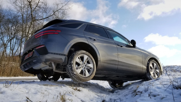 Трясёмся в кроссоверах Genesis GV70 и Jaguar F-Pace