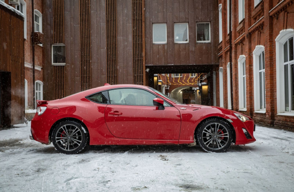 Между быть и казаться: опыт владения Toyota GT86