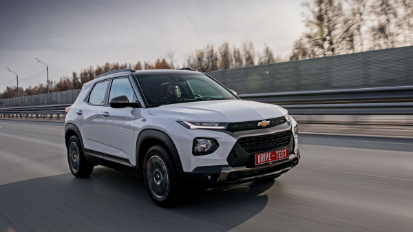 Ставим Volkswagen Taos на пути компакта Chevrolet Trailblazer