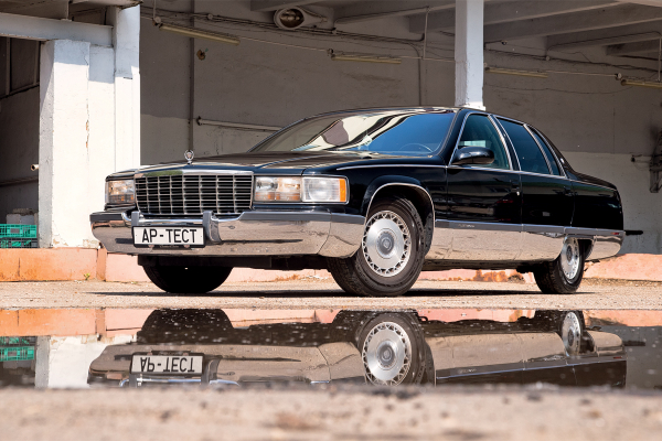 Городские Титаники: ретротест рамных седанов Cadillac Fleetwood Brougham и Lincoln Town Car