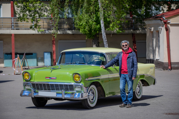 Шесть цилиндров, два цвета и ноль масляных фильтров: опыт владения Chevrolet Bel Air 1956 года