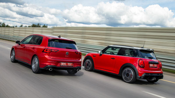 Оставляем добрый Volkswagen Golf GTI ради злого Mini JCW