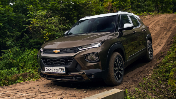 Считаем цилиндры под капотом кроссовера Chevrolet Trailblazer