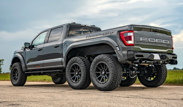 Дебютировал новый Hennessey VelociRaptor 6×6 на базе Форда