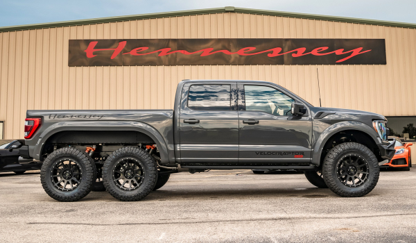 Дебютировал новый Hennessey VelociRaptor 6×6 на базе Форда