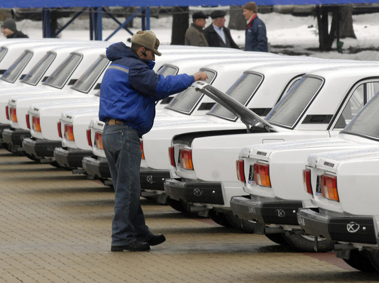 Автомобили Lada ограничили в цветах: сказалась нехватка краски