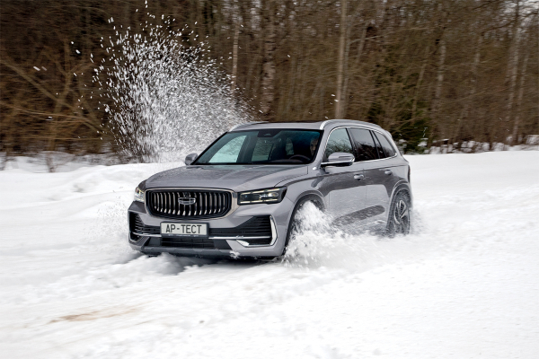 Сможет ли Monjaro заменить Kodiaq? Сравниваем кроссоверы Geely и Skoda на полигоне