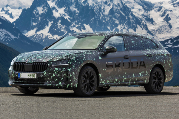 Новая Skoda Superb: камуфляж и подробности