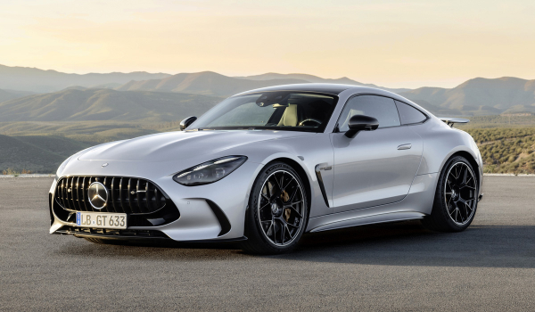 Новый Mercedes-AMG GT: полный привод и салон 2+2