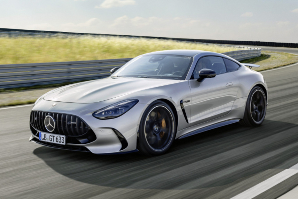 Новый Mercedes-AMG GT: полный привод и салон 2+2