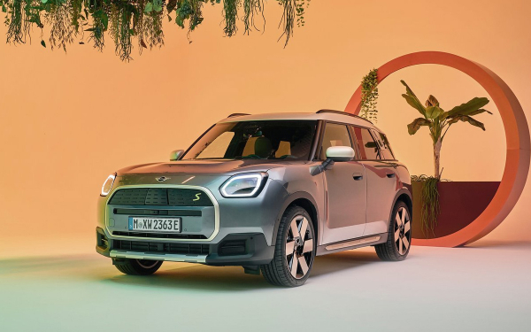 
            Mini представила новые электромобили Cooper и Countryman
        