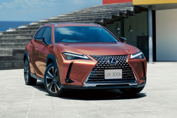 Lexus UX стал мощнее с новой гибридной системой