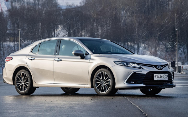 
            Минус миллион. Первый тест-драйв китайской Toyota Camry
        