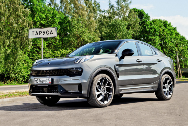 На кроссовере Lynk & Co 05 по дорогам и грунтовкам Тарусы