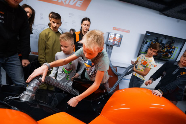 G-Drive Racing для детей и студентов: стенд в «Кидзании», визит Русинова, Нифонтовой и Шикова, проект с Политехом