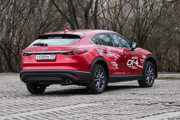 Красивая и шустрая, но тесная и шумная: тест-драйв Mazda CX-4