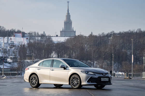 
            Минус миллион. Первый тест-драйв китайской Toyota Camry
        