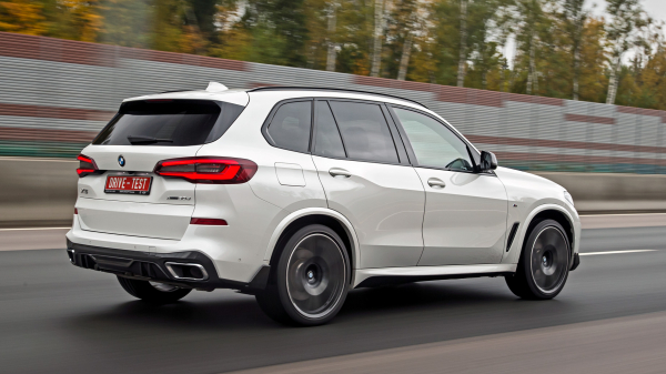 Заправляем дизелем Range Rover Sport D250 для встречи с BMW X5