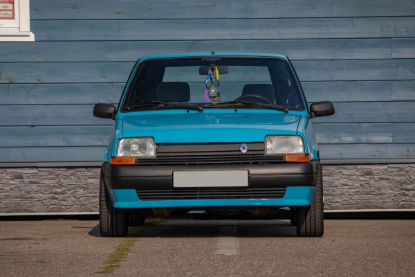 Как построить спорткар из металлолома: опыт владения Renault 5 GTL II 1992 года