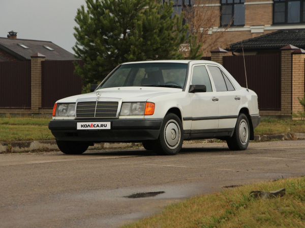 Когда трава была зеленее: тест-драйв Mercedes-Benz W124