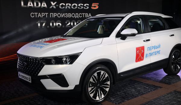 В Петербурге запущена сборка кроссоверов Лада X-Cross 5