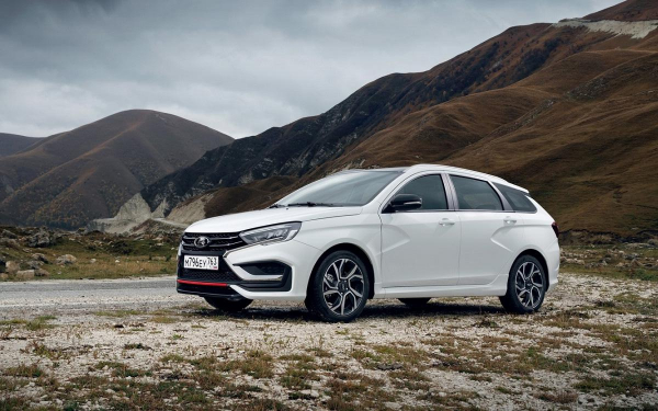 
            В России начали продавать Lada Vesta за ?2,35 млн
        