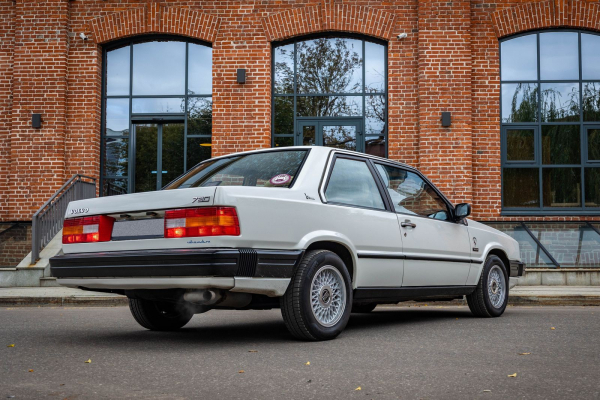 Из шоу-кара – в сток: опыт владения Volvo 780 Bertone 1989 года