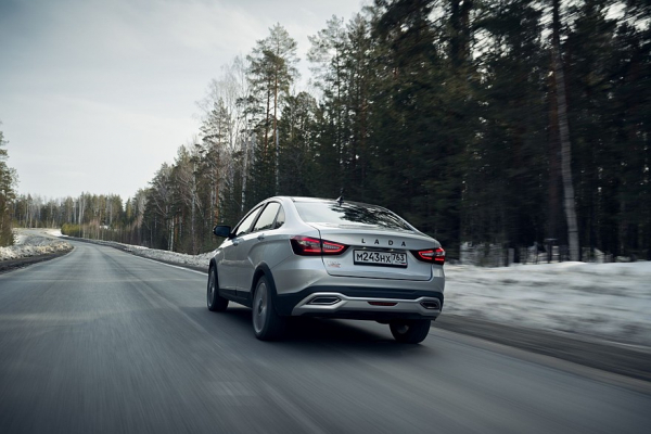 Загадочный вариатор и Evo-мотор: тест-драйв Lada Vesta 1,8 Evo AT