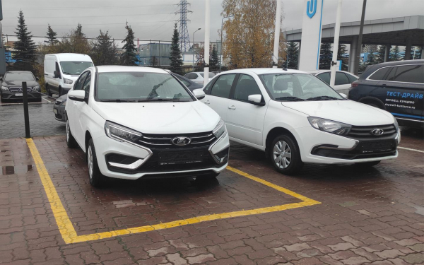 
            У дилеров пропали базовые Lada Vesta. Почем теперь можно купить модель
        